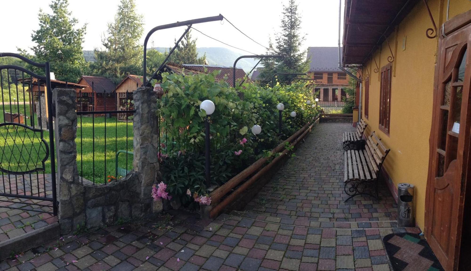Guest House Dvir Pysanka Kosziv Kültér fotó